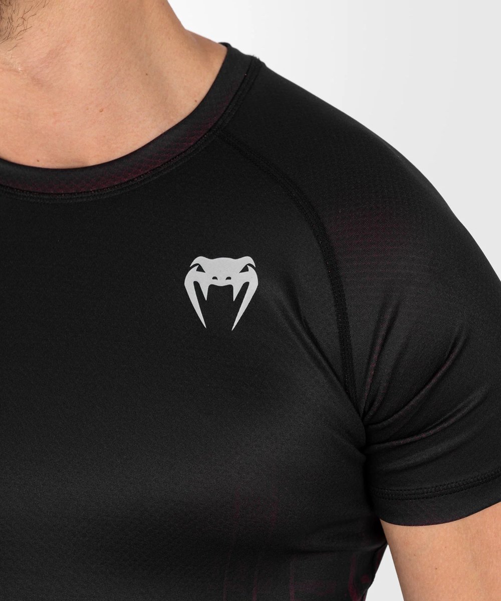 RASHGUARD VENUM UFC VENUM PERFORMANCE INSTITUTE 2.0 MANCHES COURTES - NOIR/ROUGE – Image 6