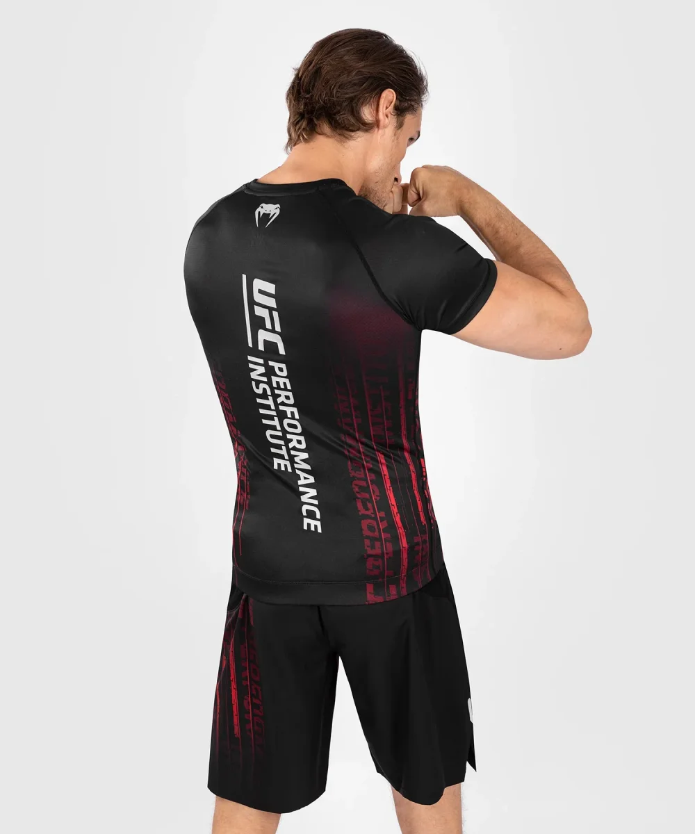 RASHGUARD VENUM UFC VENUM PERFORMANCE INSTITUTE 2.0 MANCHES COURTES - NOIR/ROUGE – Image 4
