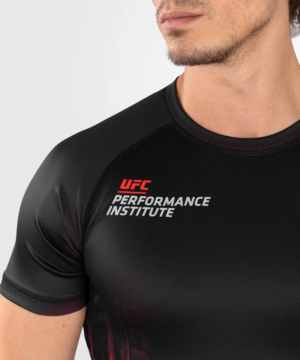 RASHGUARD VENUM UFC VENUM PERFORMANCE INSTITUTE 2.0 MANCHES COURTES - NOIR/ROUGE – Image 5